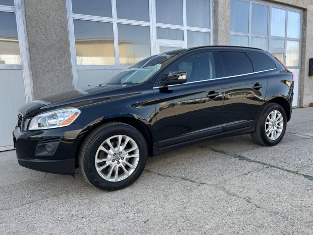 Volvo XC60 2.4 D [D5] Momentum Geartronic